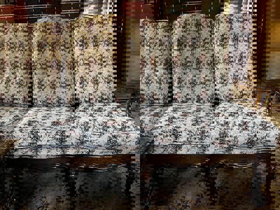 Perfect condition vintage 3 seats sofa strong and firm nice and clean no stains no damaged