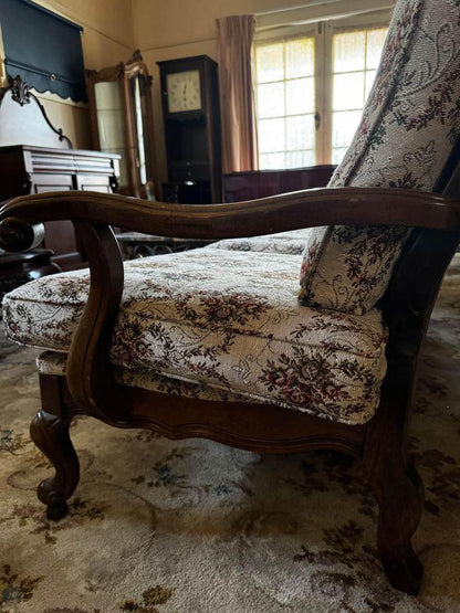 Perfect condition vintage 3 seats sofa strong and firm nice and clean no stains no damaged